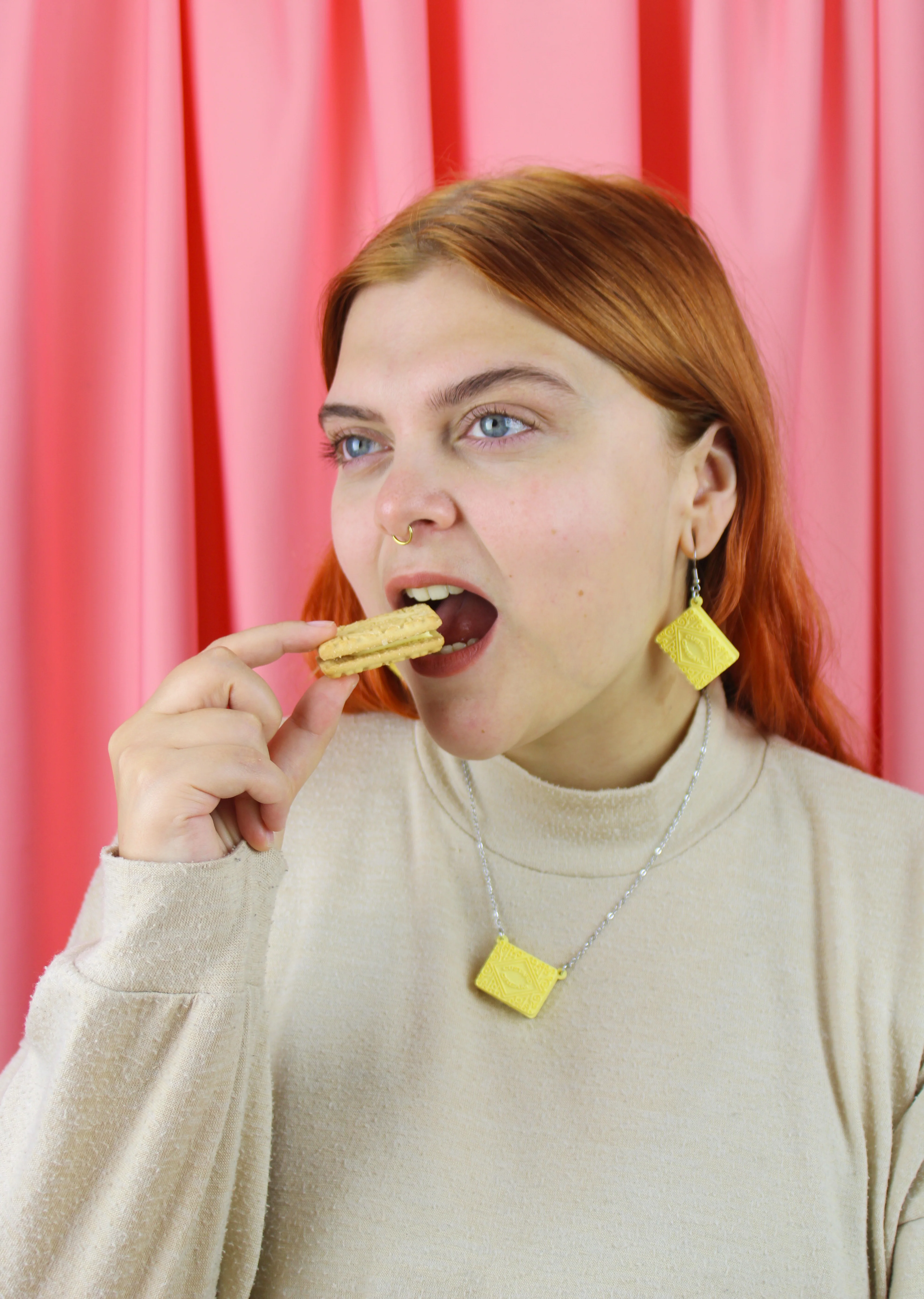 Custard Cream Biscuit Necklace - Image 4