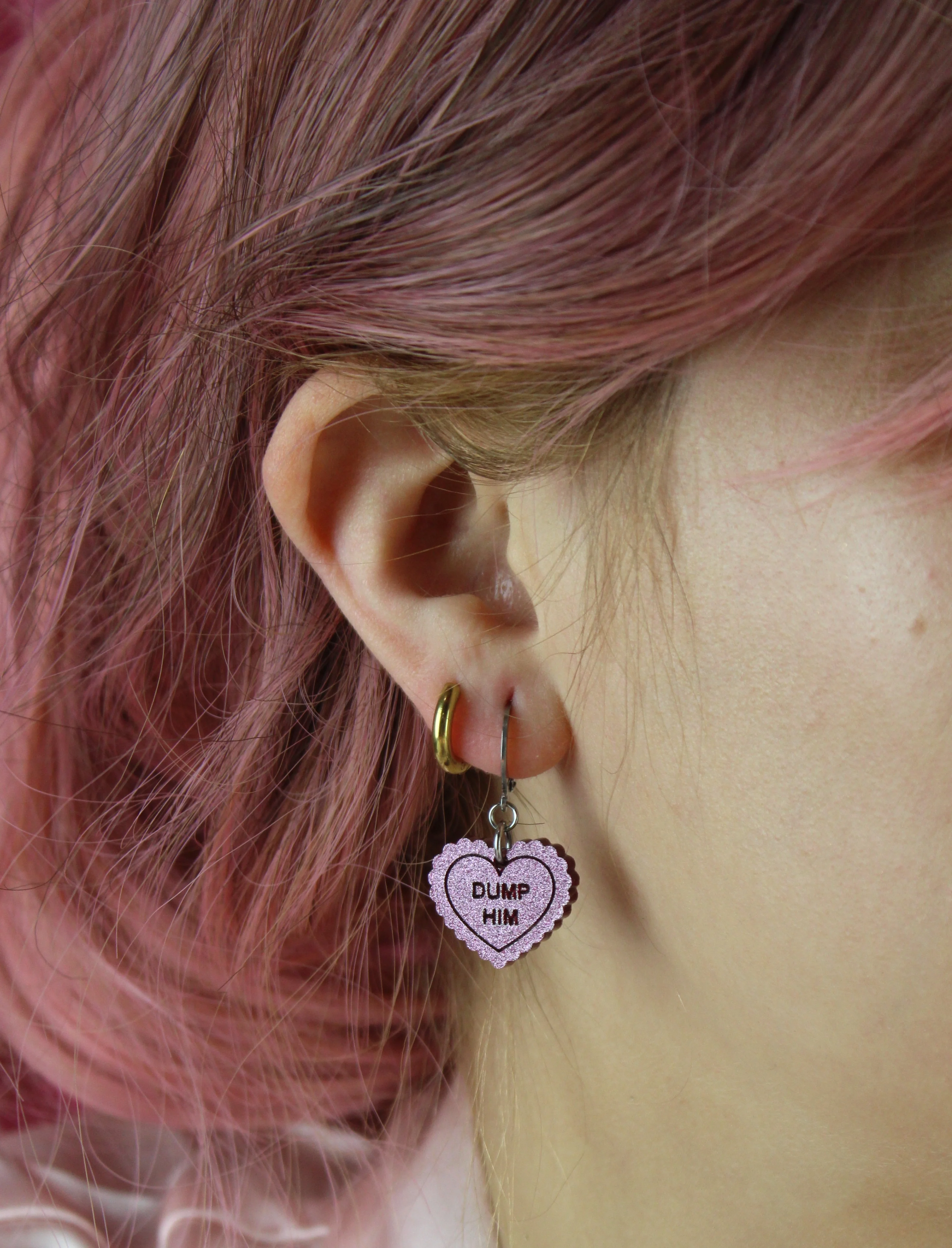 "Dump Him" Loveheart Huggie Hoop Earrings - Pink - Image 2
