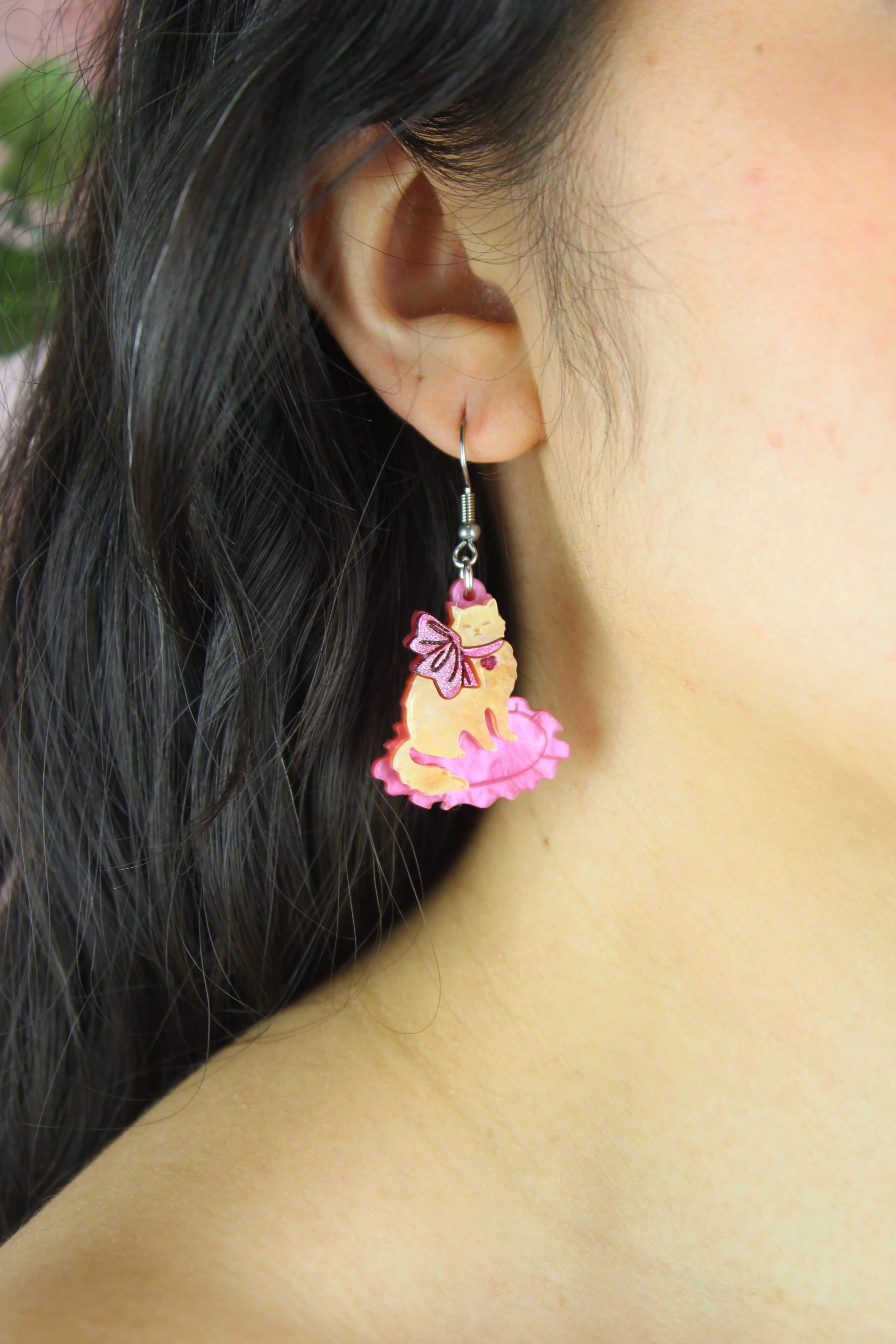 Purr-incess Treatment Earrings - Image 3