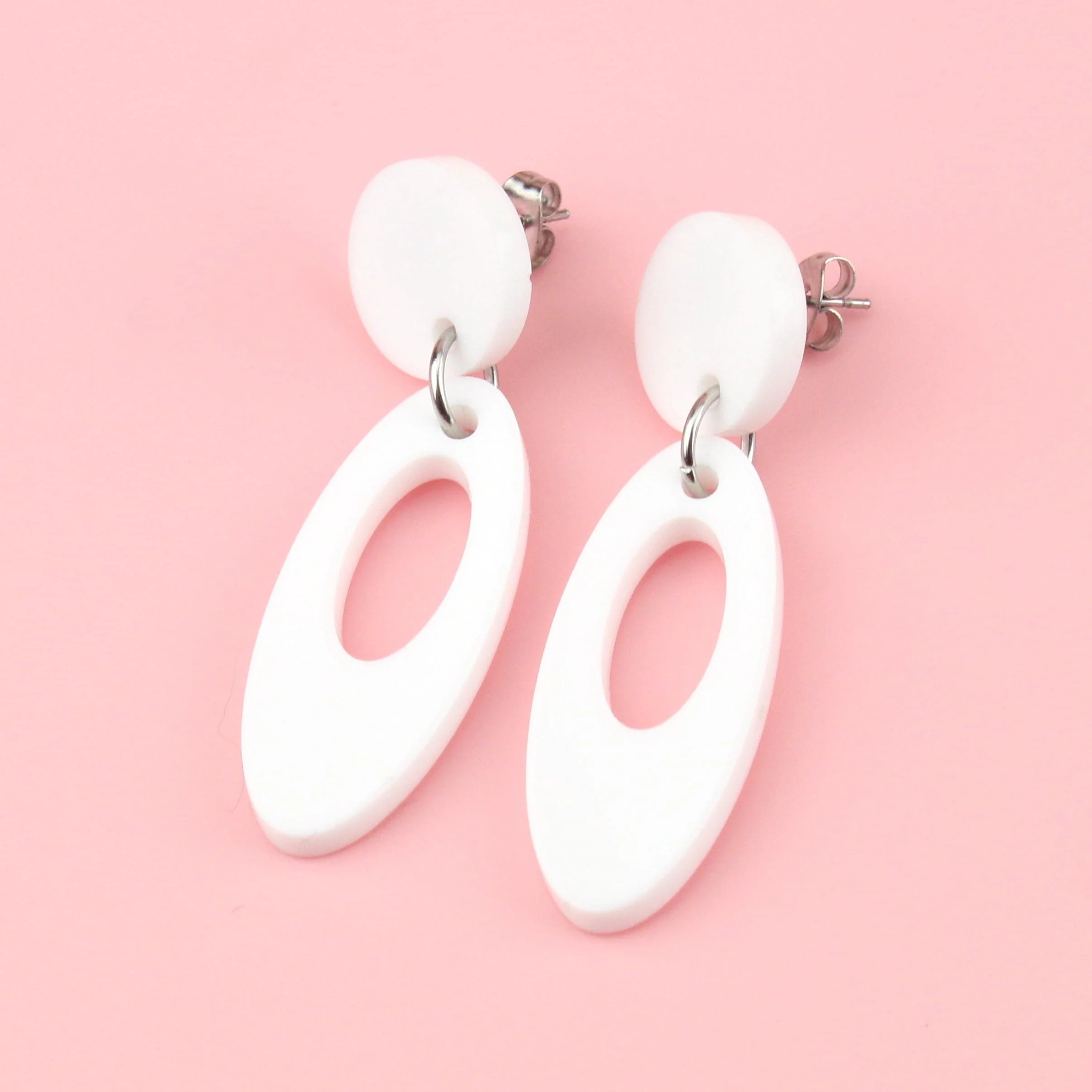 Swinging 60's Oval Stud Earrings - Image 3
