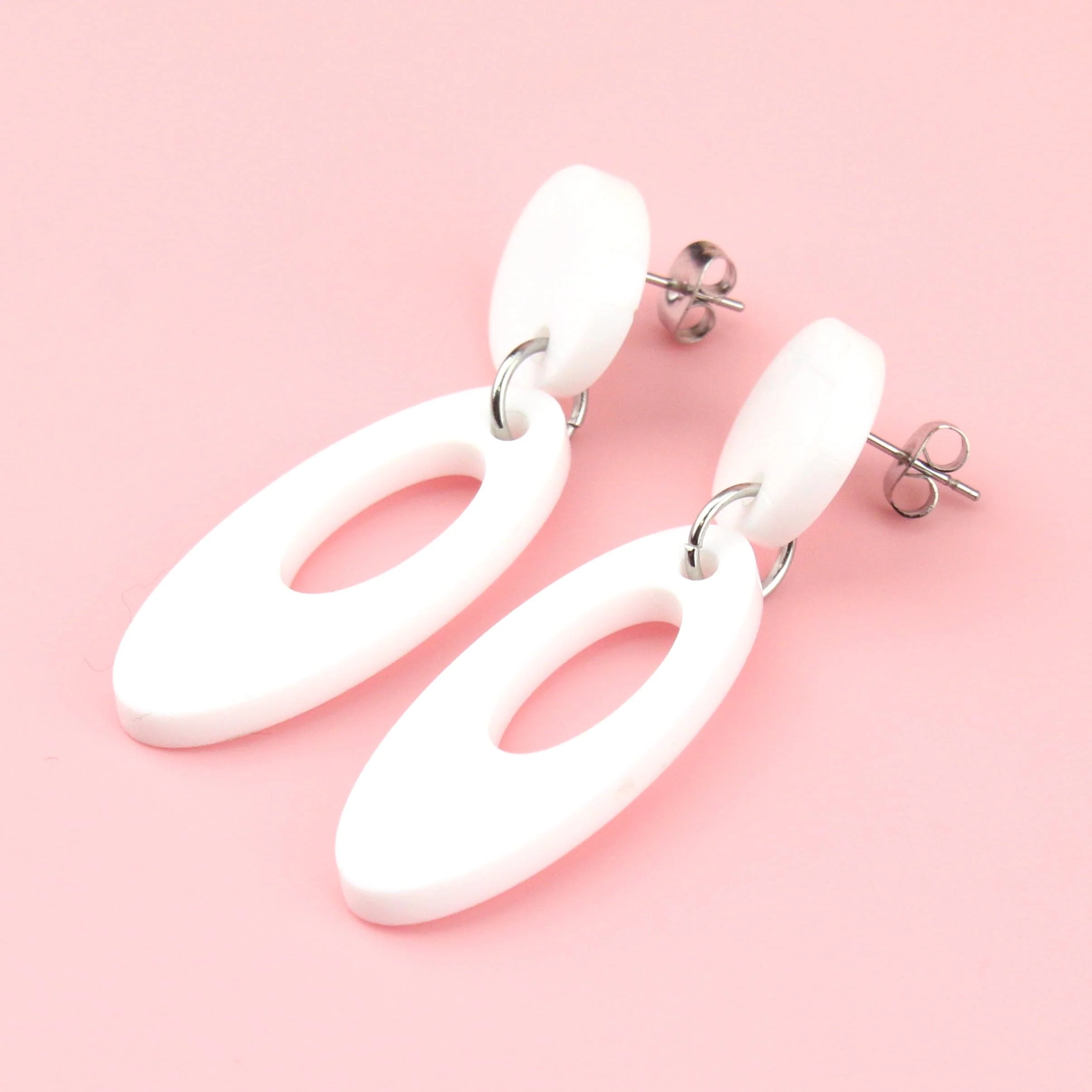 Swinging 60's Oval Stud Earrings - Image 4