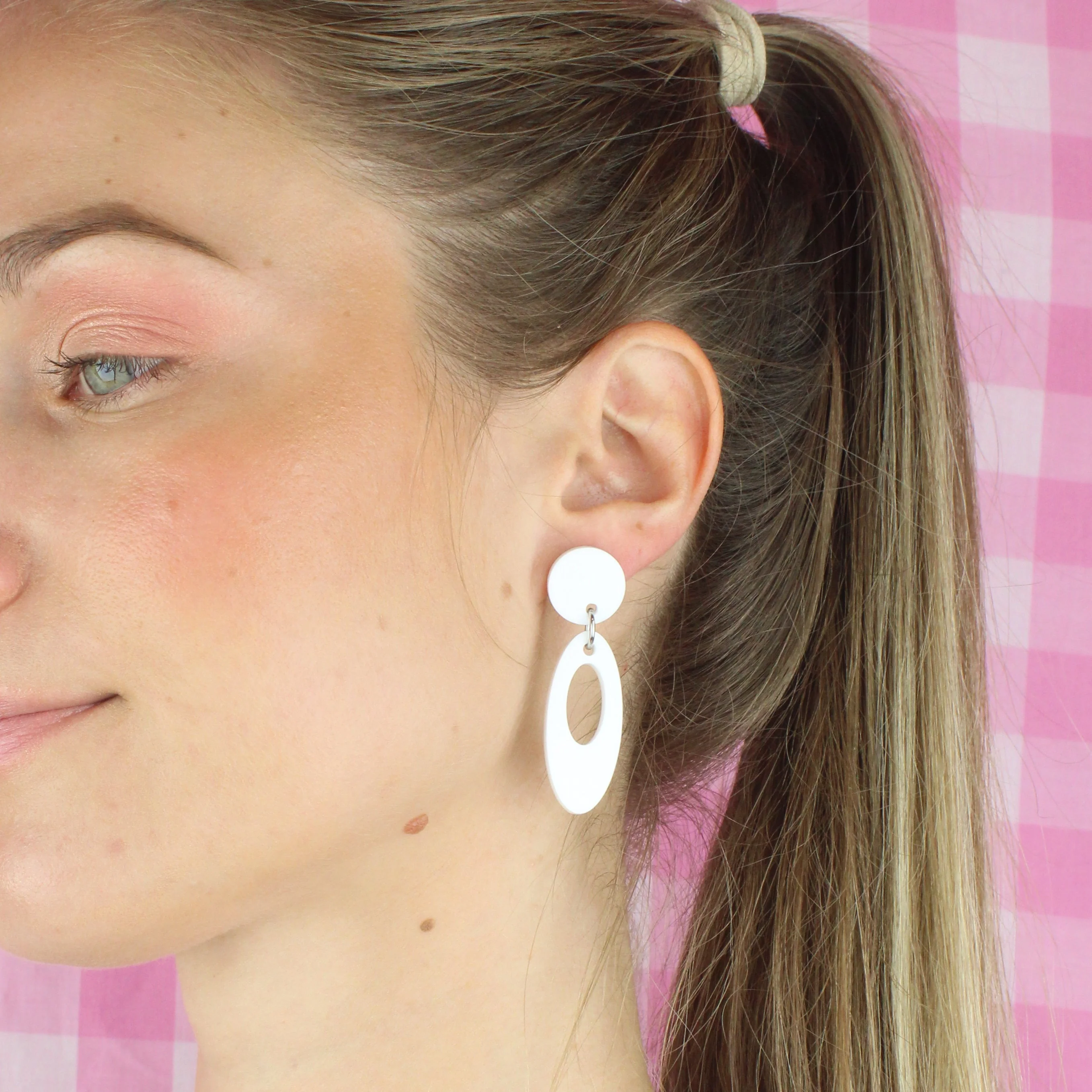 Swinging 60's Oval Stud Earrings - Image 5