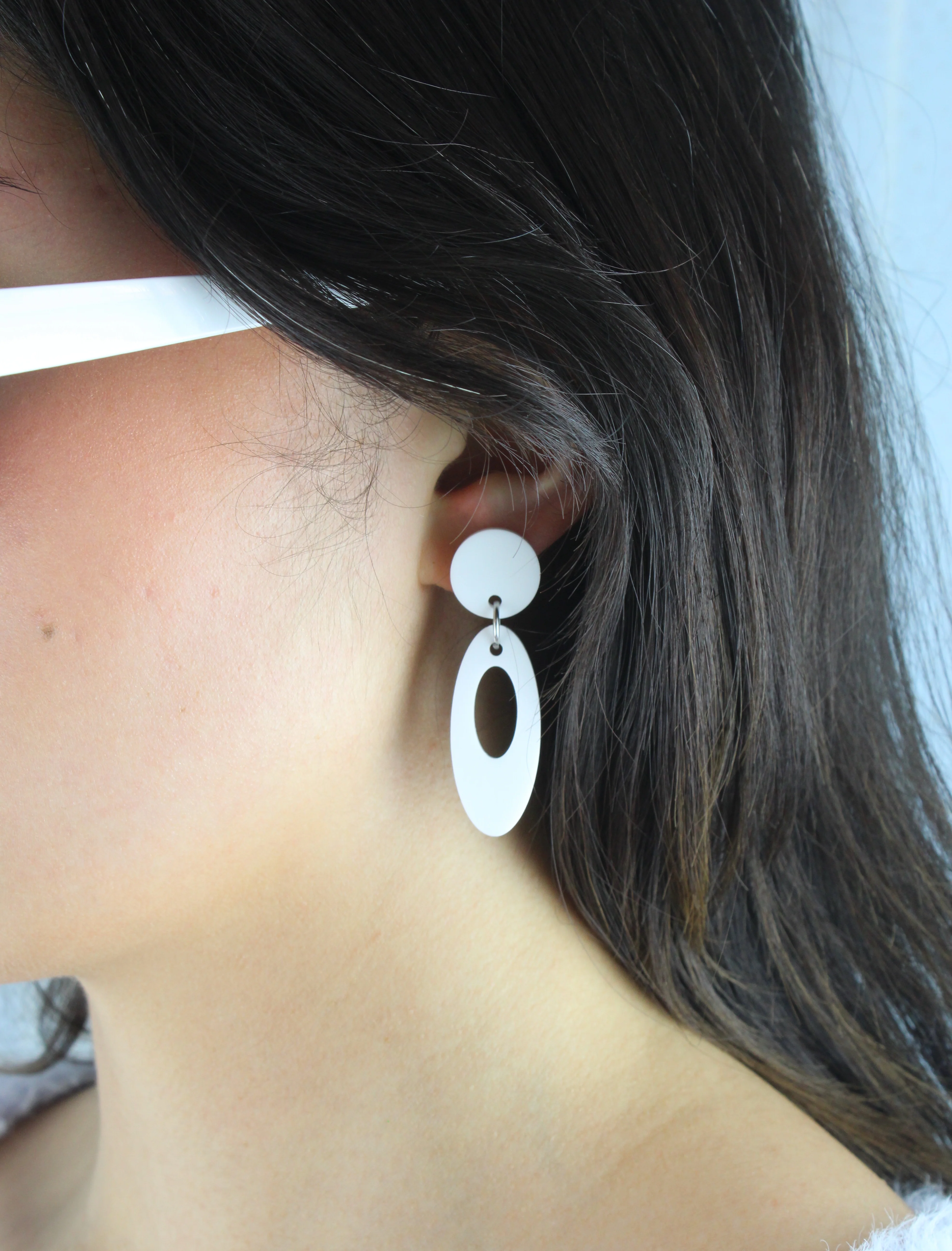 Swinging 60's Oval Stud Earrings - Image 8